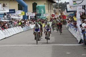 Félix Cárdenas gana la novena etapa de la Vuelta a Colombia