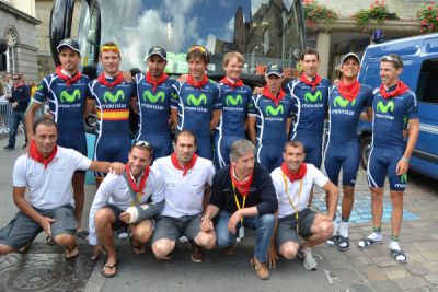 Tour de Francia: El Movistar se viste de San Fermín 