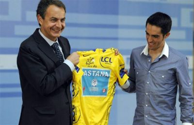 Zapatero apoya a Alberto Contador