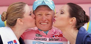 Vinokourov escala hasta el liderato en el Giro 