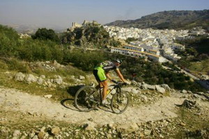 Hermida y Van Houts imparables en la Andalucía Bike Race