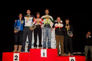 Yolanda Magall&oacute;n y Jon Erguin campeones de Triatl&oacute;n de Invierno