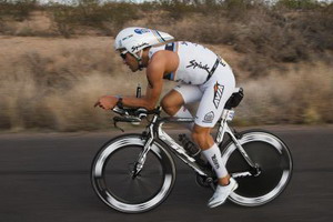 Eneko Llanos vence en el Ironman de Arizona 
