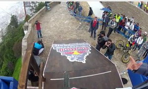 Vídeo: Increíble descenso urbano en Colombia