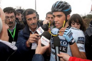 Alberto Contador llega este viernes a Argentina