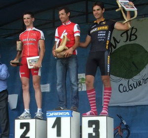 Joseba León en un podio de lujo
