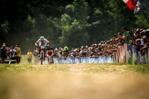 Nino Schurter y Tanja Zakelj dominan en Val di Sole