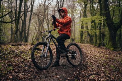 Spiuk All Terrain Rainy Season: Las prendas que buscabas para combatir el frío y la lluvia en bicicleta