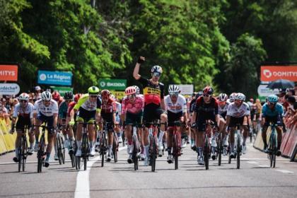 Vídeo resumen  Critérium du Dauphiné: Wout van Aert se lleva la primera