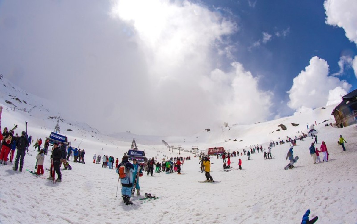 3.500 esquiadores cierran la temporada en Sierra Nevada