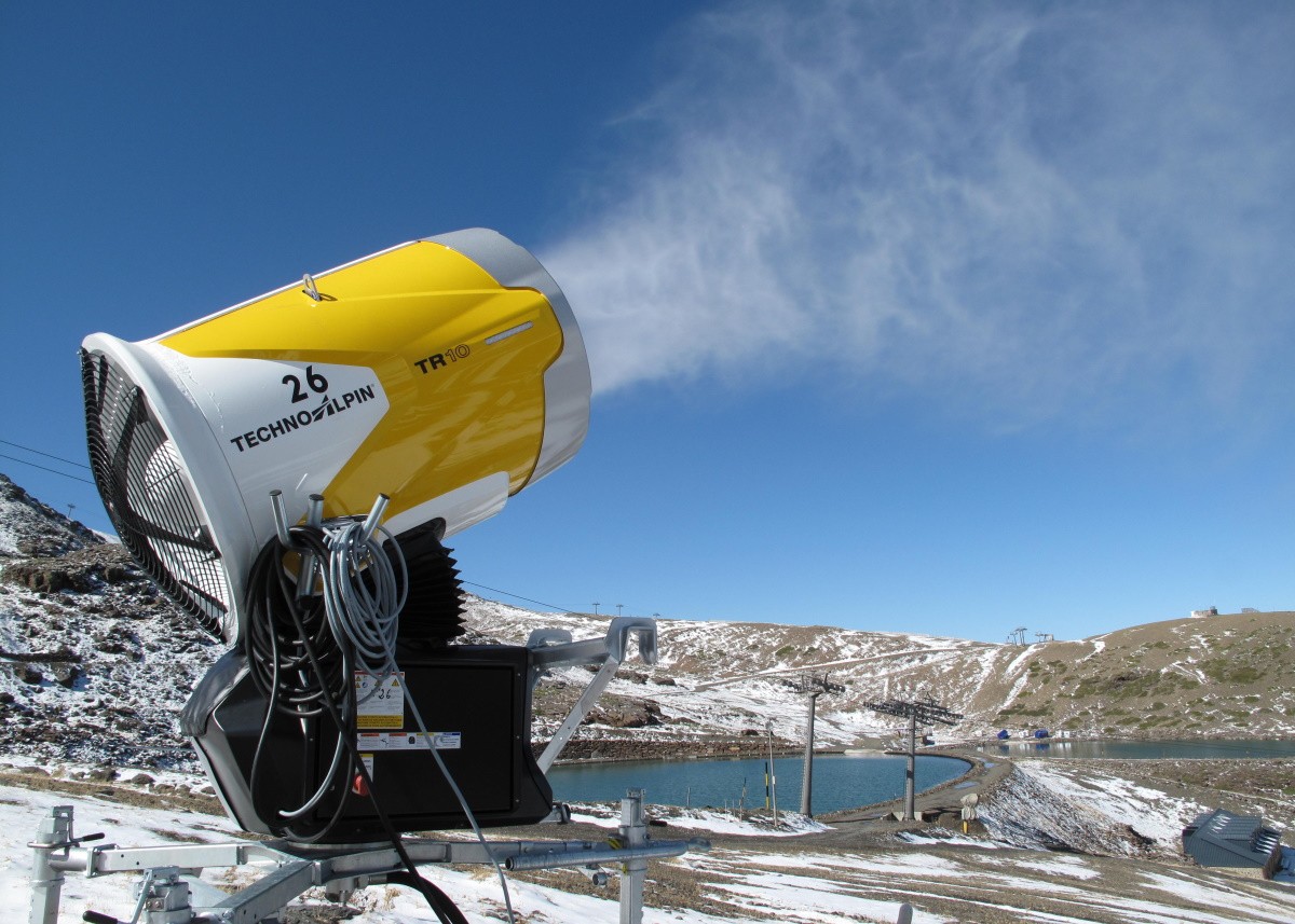 Sierra Nevada prueba el sistema de nieve producida