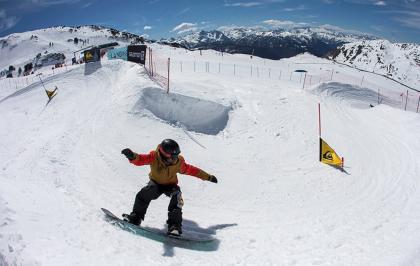 Landing Snowboard Banked Slalom en Baqueira-Beret
