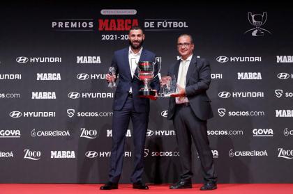 Benzema recibe el premio Pichichi de MARCA 