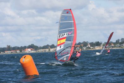 Mundial de RS:X: Blanca Manch&oacute;n entra en el podio