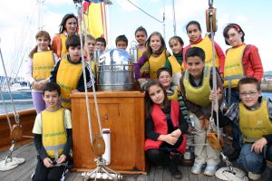 La Goleta Giralda atracci&oacute;n de la visita de escolares ourensanos a la Semana Caixanova del Atl&aacute;ntico