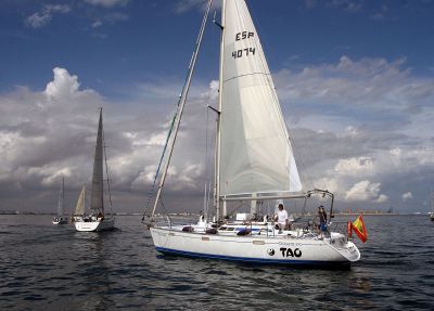 El Trofeo Comodoro de clase Crucero cierra con poco viento