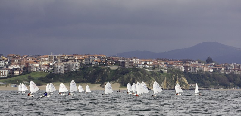 El Campeonato de Bizkaia con medio centenar de regatistas