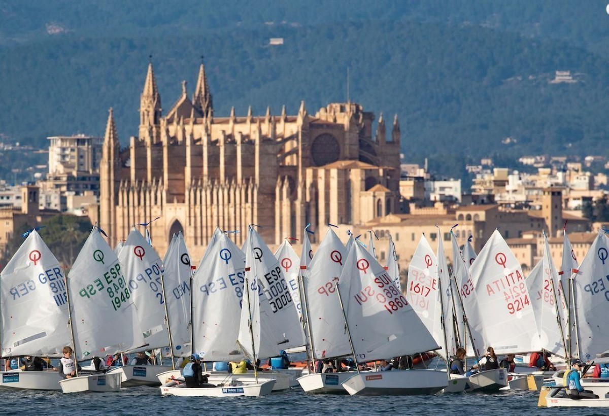 El Trofeo Ciutat de Palma de vela con excesivo viento