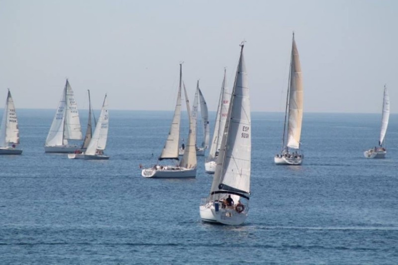 La prueba inaugural del Campeonato de Andalucía de Crucero A Dos