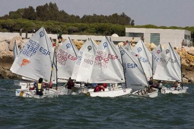 Primer asalto a la Copa de Andalucia de Optimist 2012 en aguas almerienses
