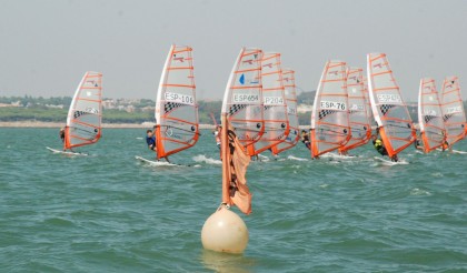La bahía de Cádiz acoge la Copa de España de Windsurf