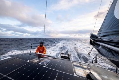 La Flota de la Volvo Ocean Race a un ritmo vertiginoso en el Atlántico