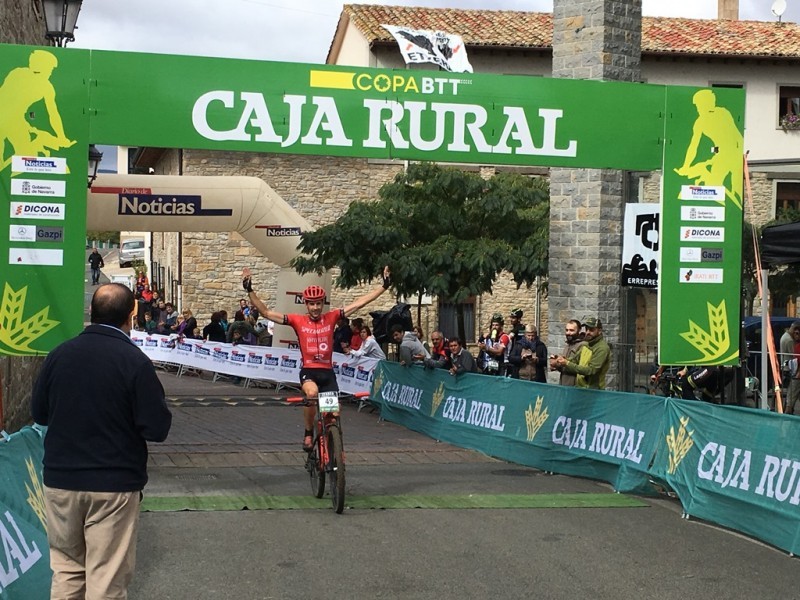  Aitor Hernández logra la victoria en Arazuri