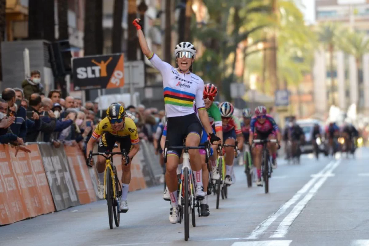  Elisa Balsamo gana en Gandia y es la primera líder de la Setmana Valenciana