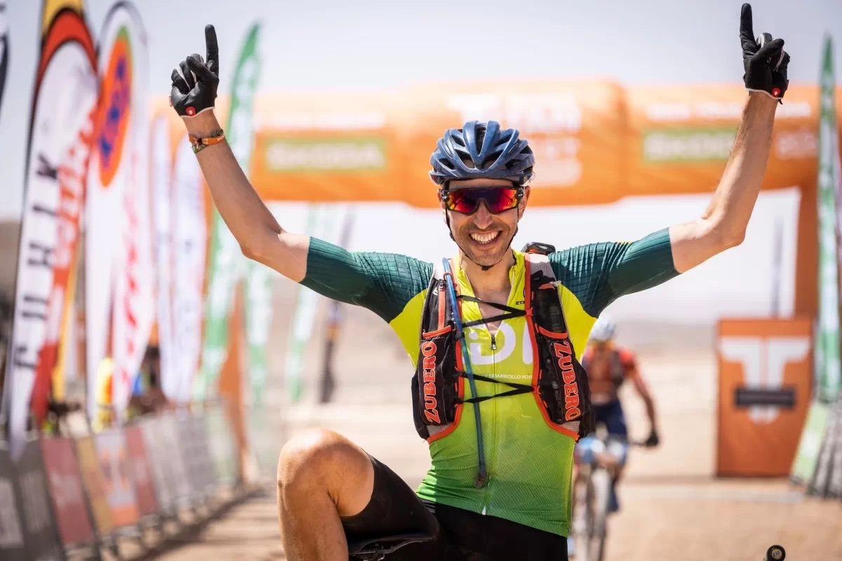 Julen Zubero conquista la etapa maratón en la Titan Desert