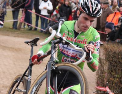 Larrinaga se hace con el Campeonato de Ciclocross de Laredo