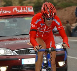 Una montonera pone en jaque a Heras en la Vuelta