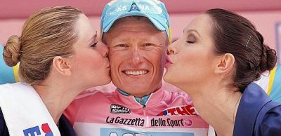 Vinokourov escala hasta el liderato en el Giro 