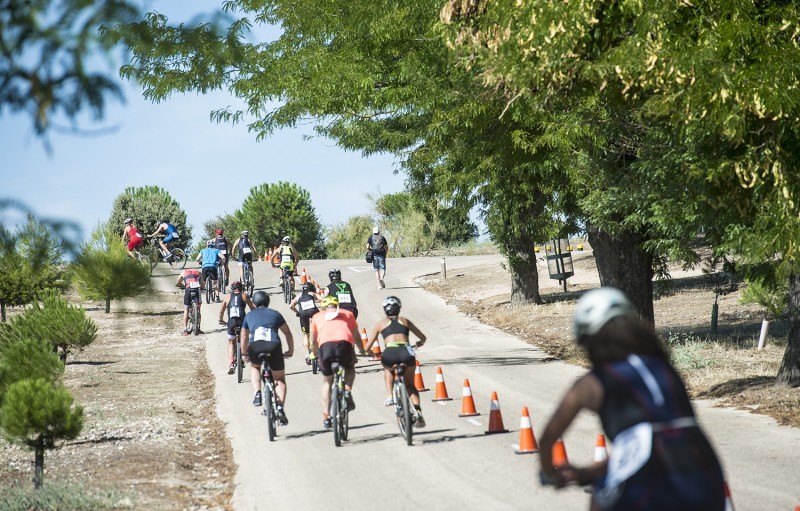 1.000 triatletas disputaron el Subaru Triatlón Cross 