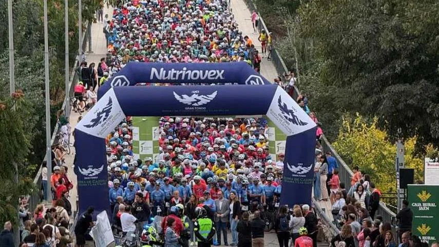 1.200 ciclistas tomaron parte en la Gran Fondo Sierra de Cazorla, Segura y Las Villas 2024