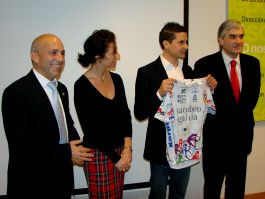 Iván Raña fue presentado como nuevo ciclista del Xacobeo Galicia