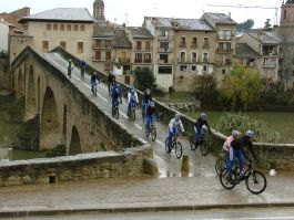 El barro y las averías marcan la segunda jornada del Camino de Santiago