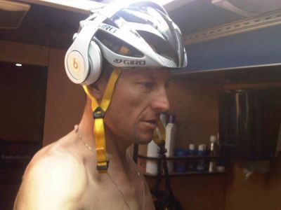Tour de Francia: Lance Armstrong prueba unos nuevos auriculares