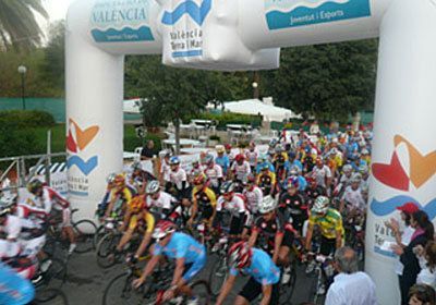 Marcha cicloturista en la Ciudad de las Artes y las Ciencias