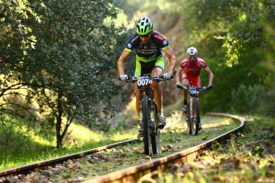 José Antonio Hermida y Rudi Van Houts mantienen el liderato en Andalucía