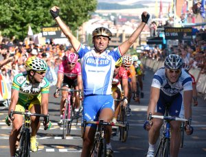 Bettini se impone en un final de clásica