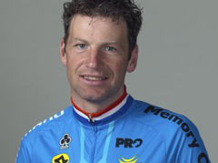 Rudie Kemna cuelga la bici