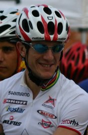 Carlos Coloma renueva con Gumersport hasta 2008