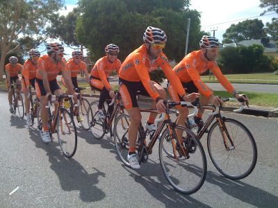 Las carreteras australianas se tiñen de naranja