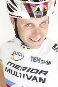 Hermida también gana en carretera