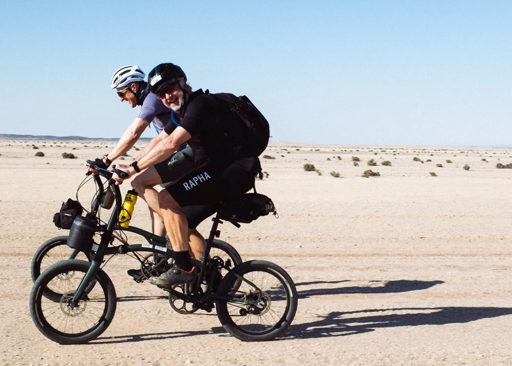 3.000 kilómetros por África a lomos de una bici plegable Brompton G Line