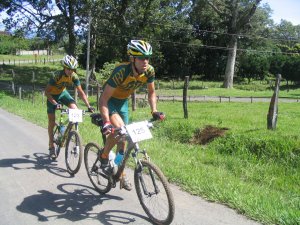Conquistadores: Esquivel y Carballo ganan la previa.
