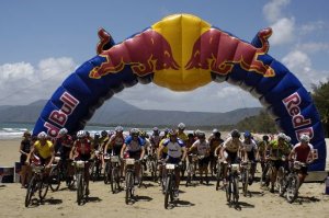 Adam Hansen gana el Crocodile Trophy