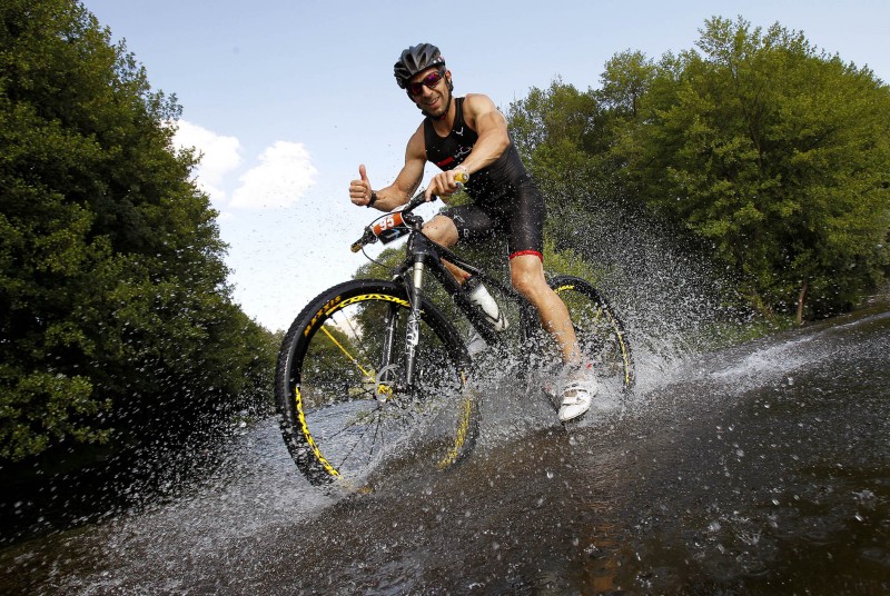 400 triatletas eligieron el Tri Cross Navaluenga