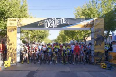 Más de 750 ciclistas en la III Tour del Juguete-Costa Blanca