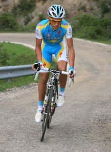 Tour de Francia: Alberto Contador resiste esperando la crono 